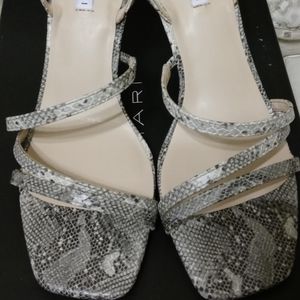 LADIES  TAHARI. DANNIKA 
SNAKESKIN  SHOES SZ 7.5 M